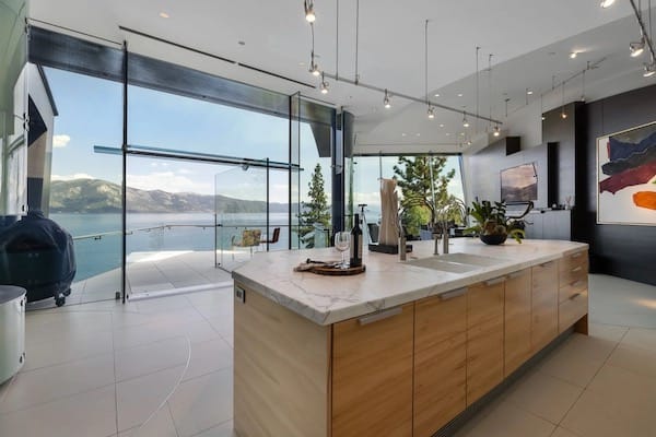 Tahoe Glass House: A Modern Lakefront Masterpiece