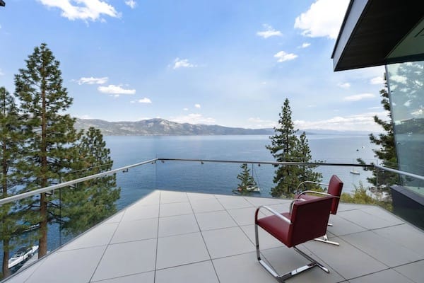 Tahoe Glass House: A Modern Lakefront Masterpiece