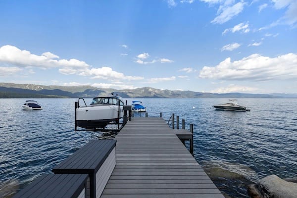 Tahoe Glass House: A Modern Lakefront Masterpiece