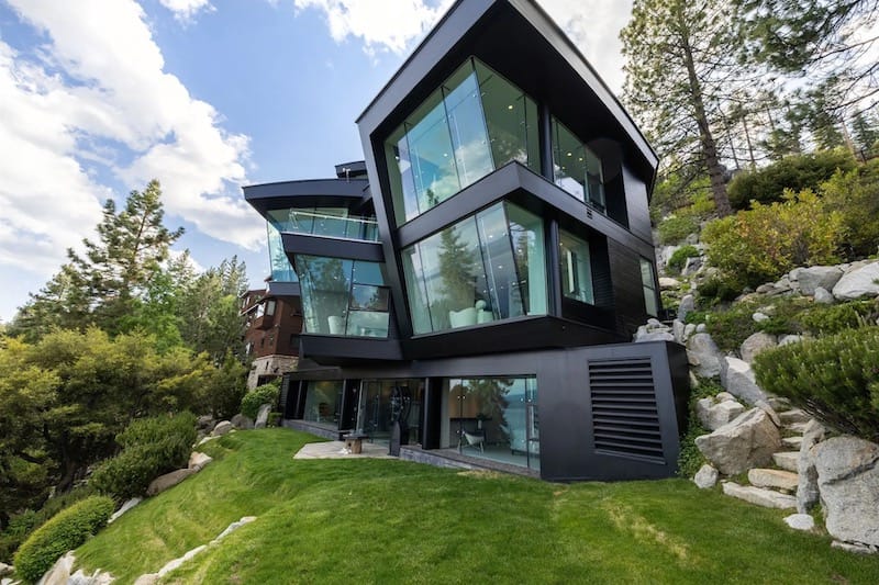 Tahoe Glass House: A Modern Lakefront Masterpiece